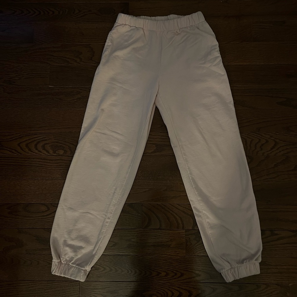 BRANDY MELVILLE SWEATPANTS- LIGHT PINK
NEW